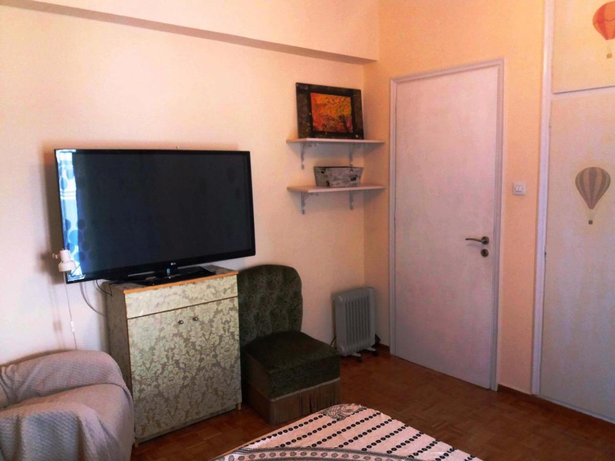 Renovated Apartment In The Center Of アテネ エクステリア 写真